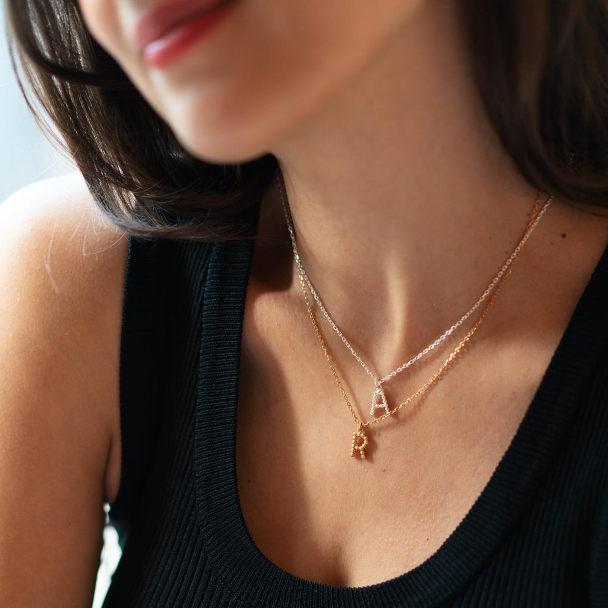 Yllätys-kaulakoru, monogrammi A, hopea