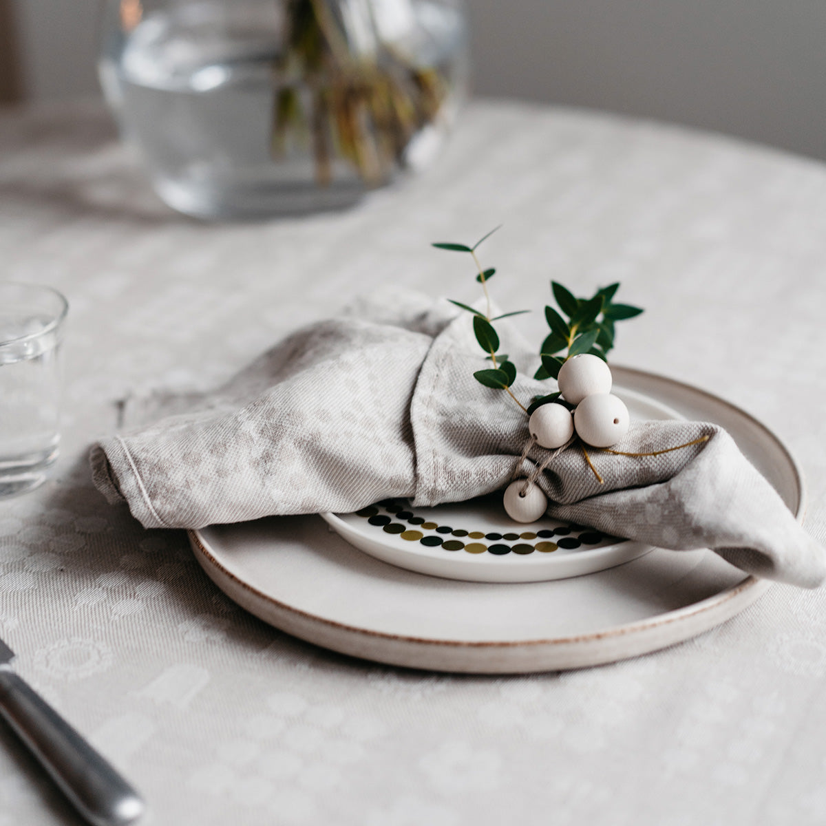 Pompom-kuusenkoriste, luonnonvalkoinen