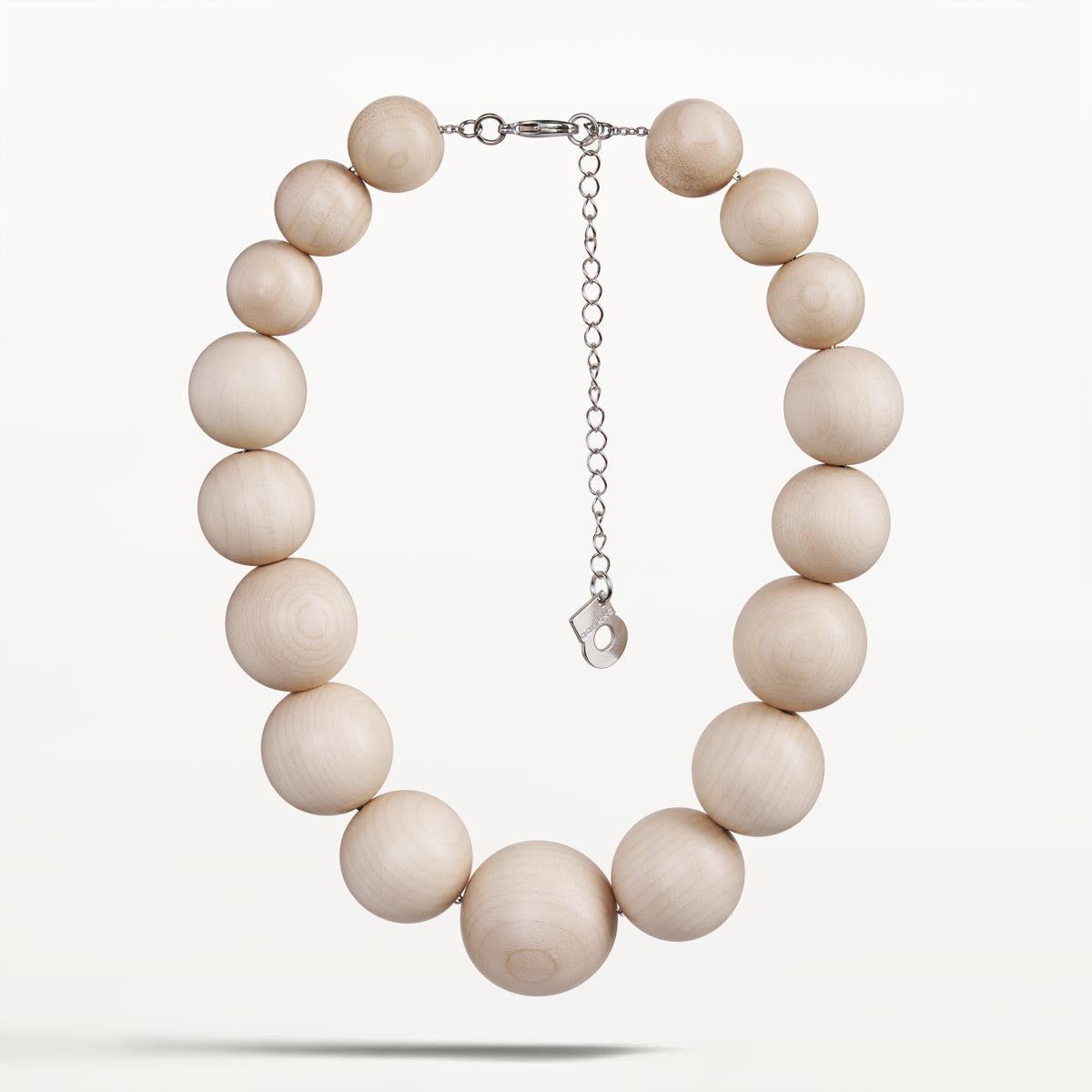 Olos-kaulakoru, lakattu puu