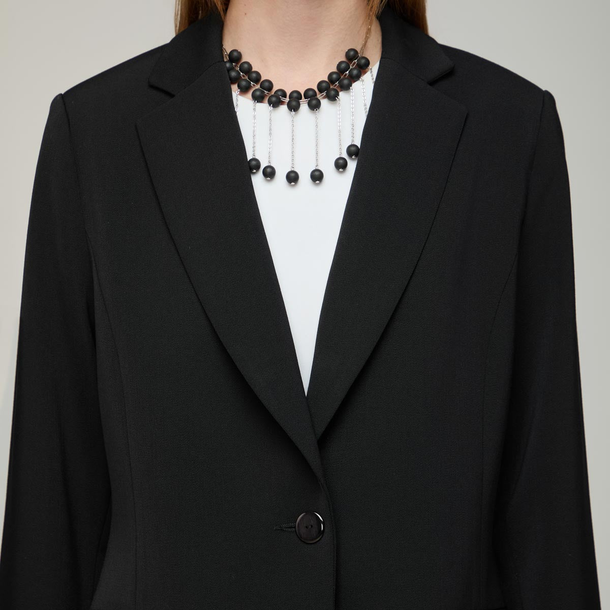 Sola-bleiseri, musta