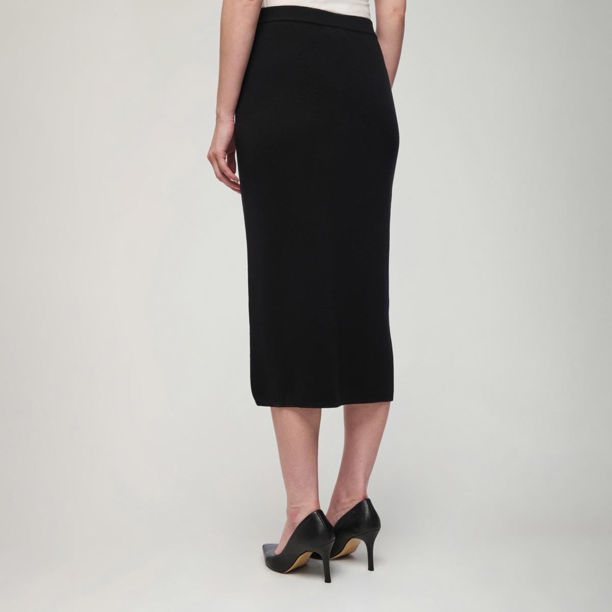 Hymy-neulehame, musta