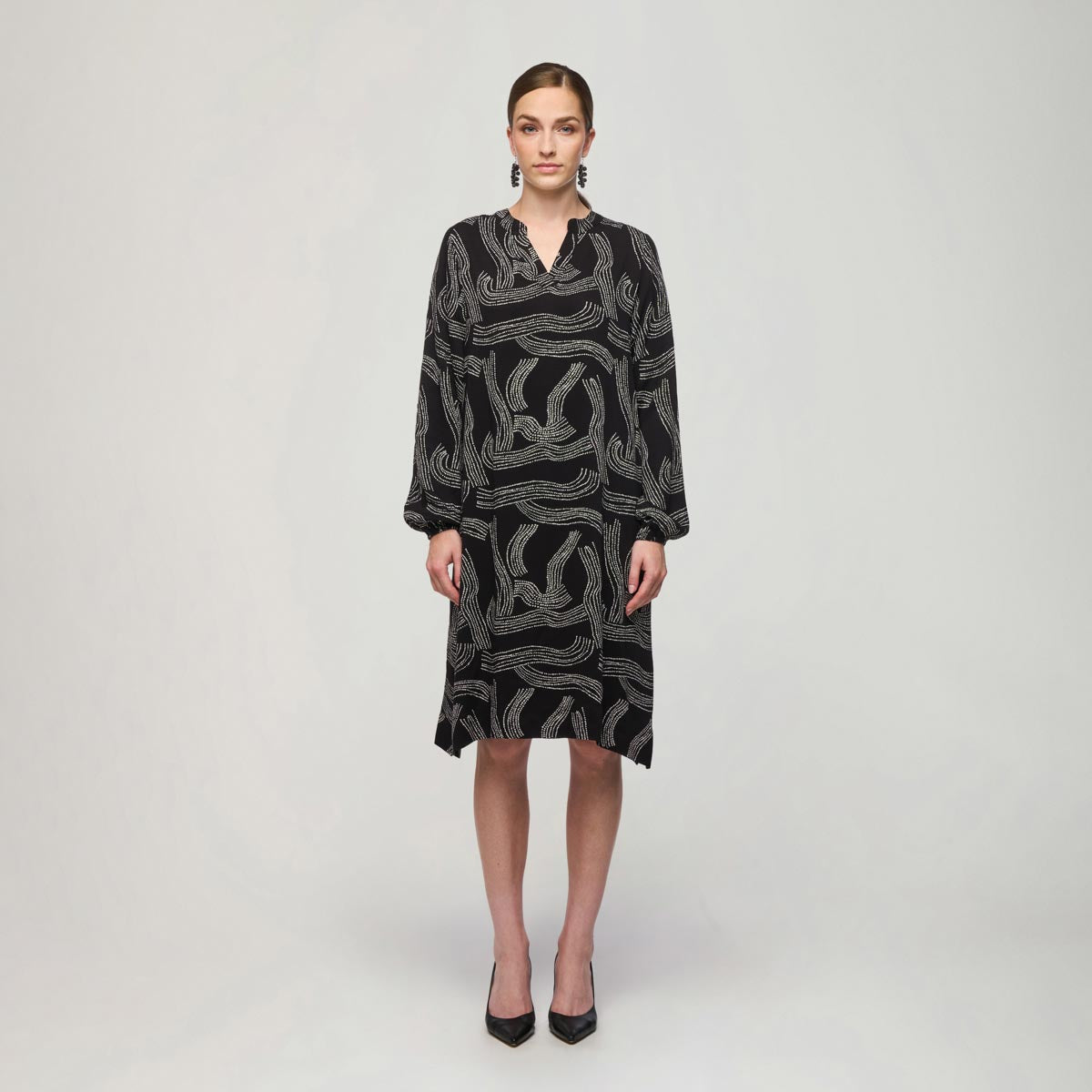 Nadja-mekko, Kaskadi, mustavalkoinen