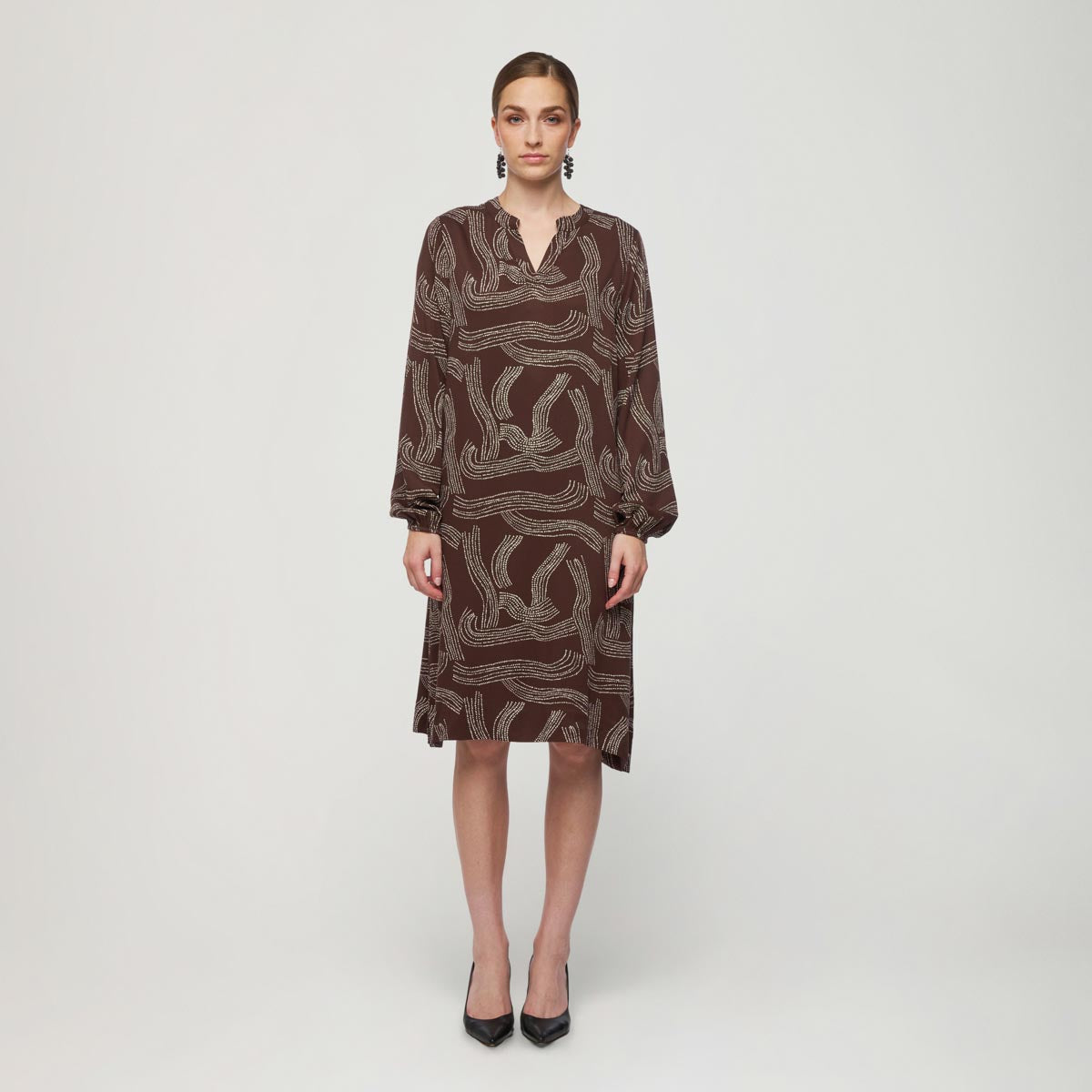 Nadja-mekko, Kaskadi, ruskea