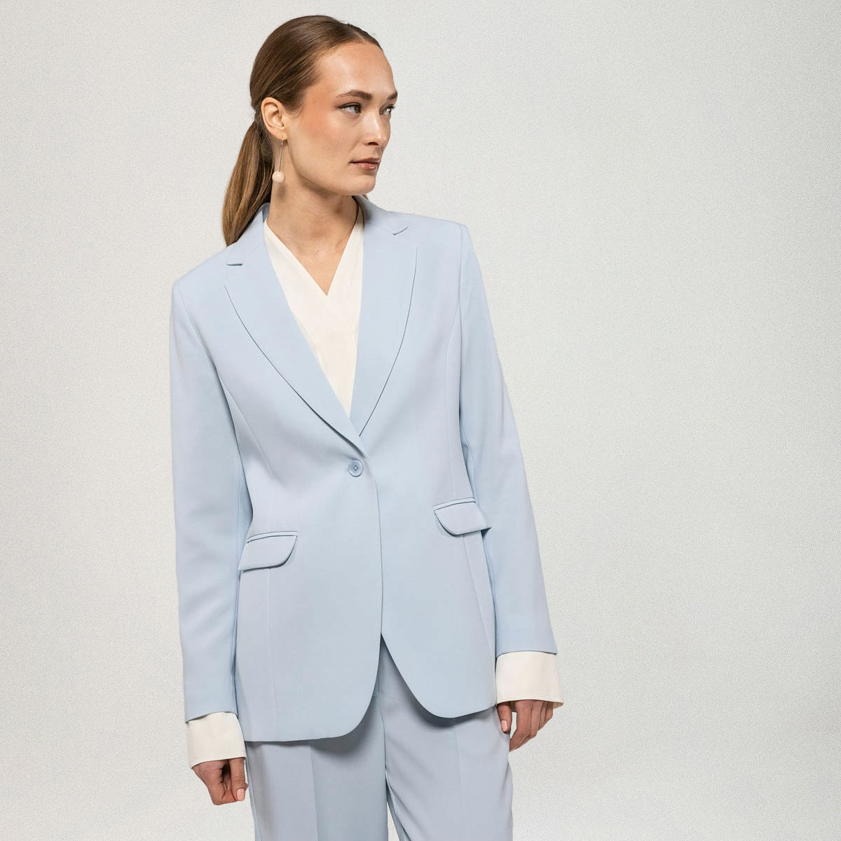 Sola-bleiseri, vaaleansininen