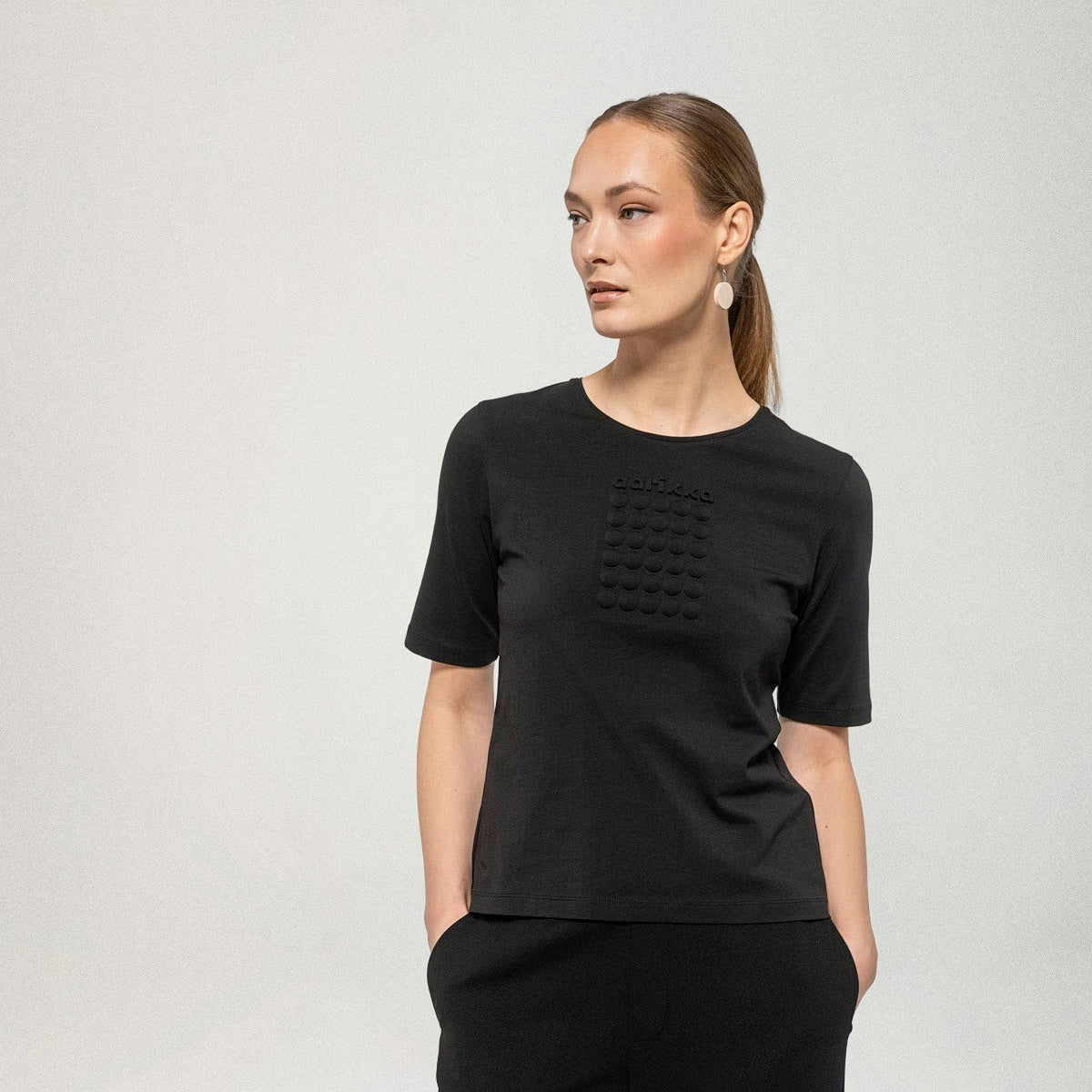 Kiki-t-paita, Pop, musta