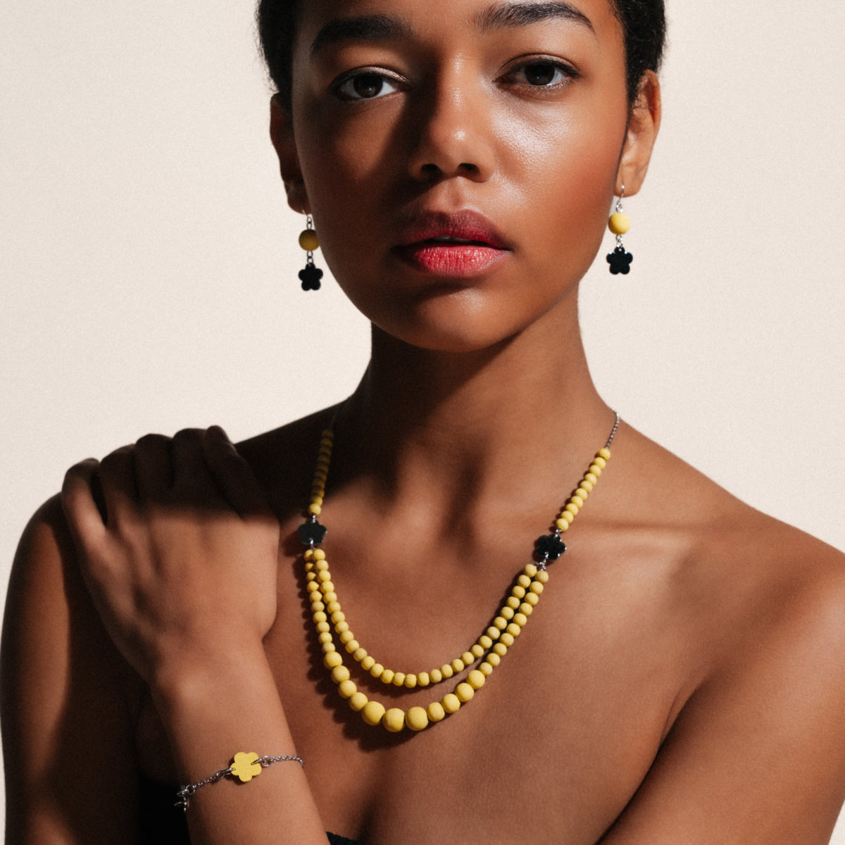 Minea-kaulakoru, keltainen