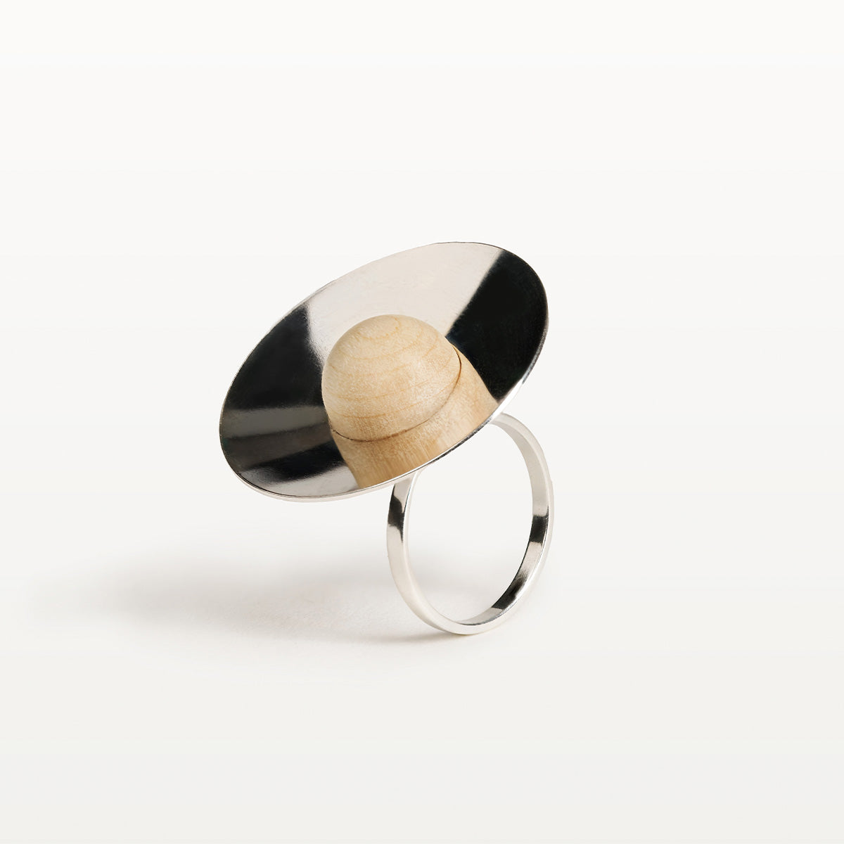 Ava-sormus, lakattu puu ja hopea