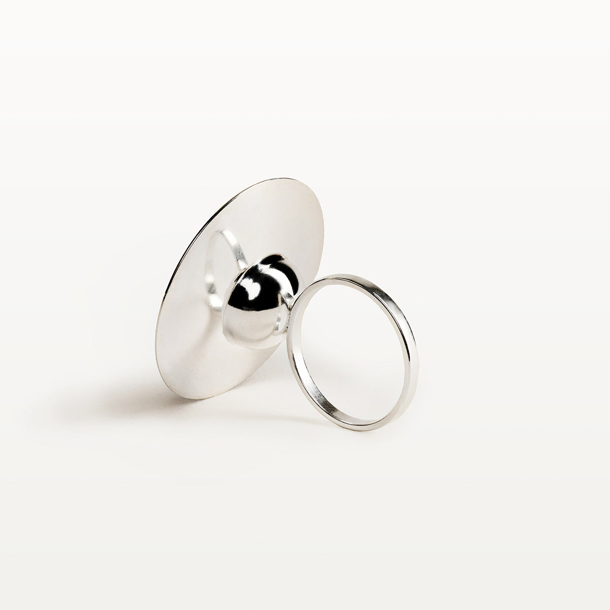 Ava-sormus, lakattu puu ja hopea