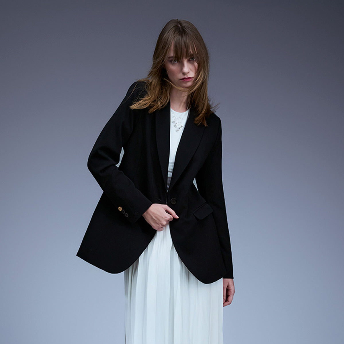 Sola-bleiseri, musta