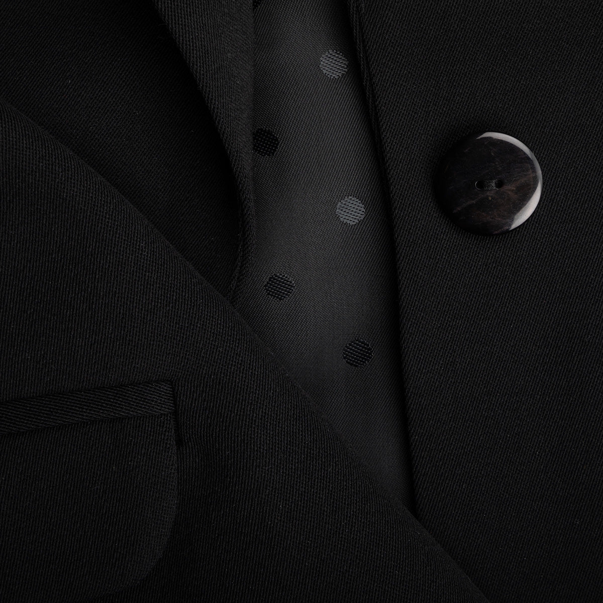 Sola-bleiseri, musta