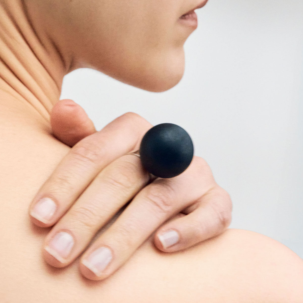 Luonto-sormus, musta