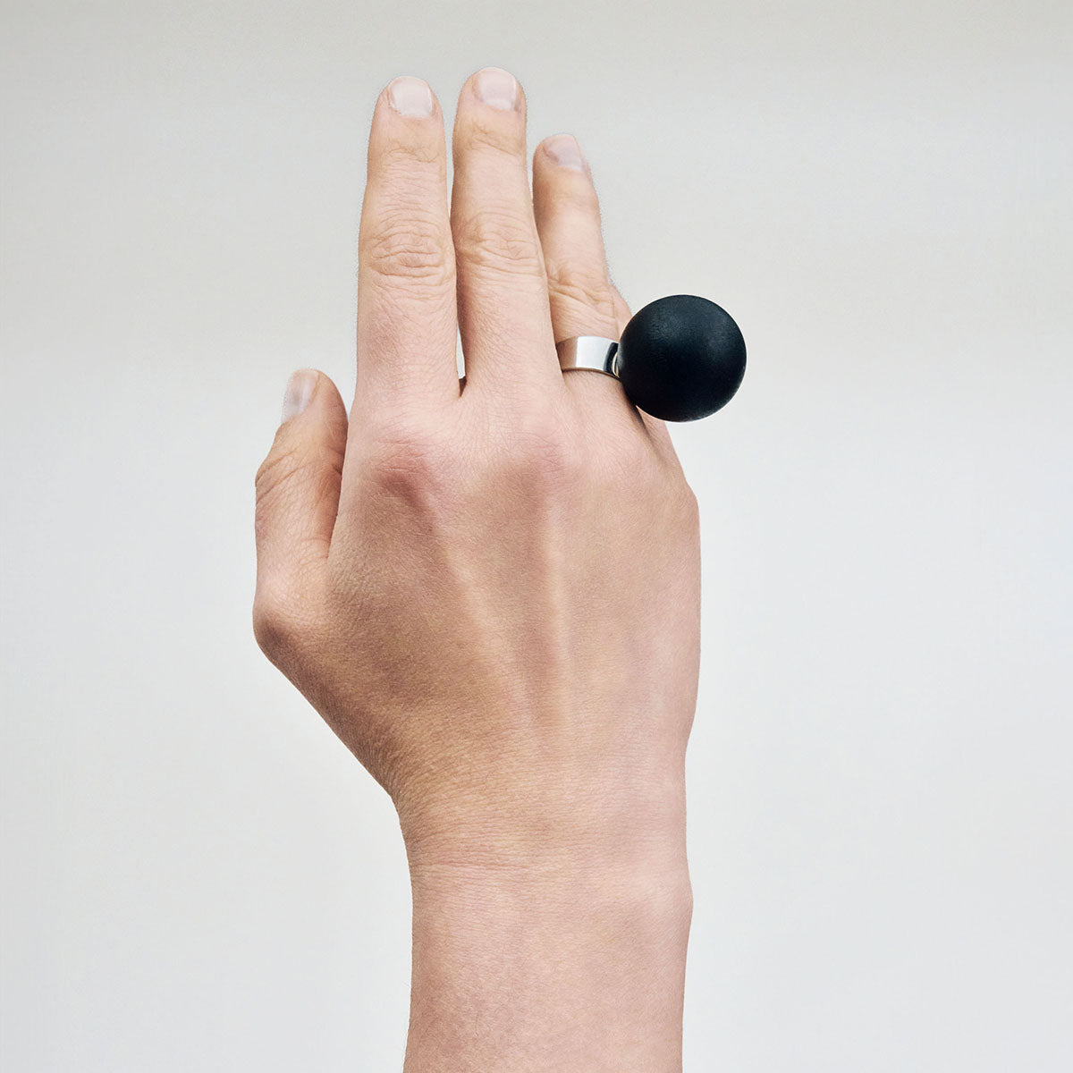 Luonto-sormus, musta