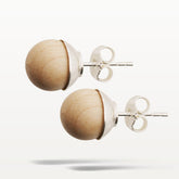 Alisa-korvakorut, lakattu puu