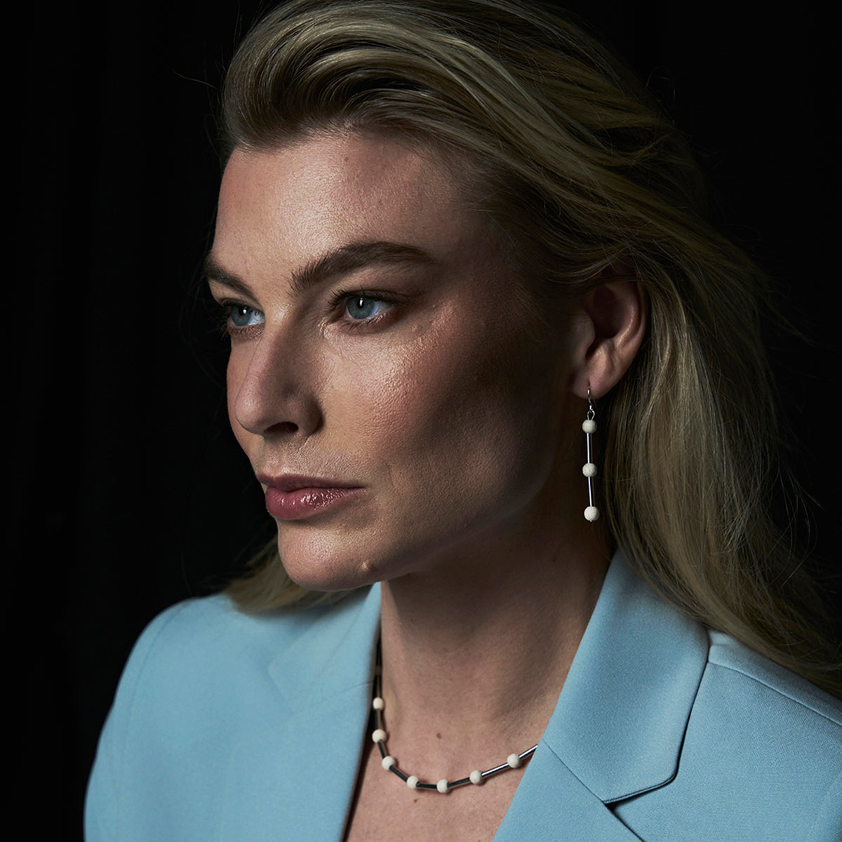 Mila-kaulakoru, luonnonvalkoinen