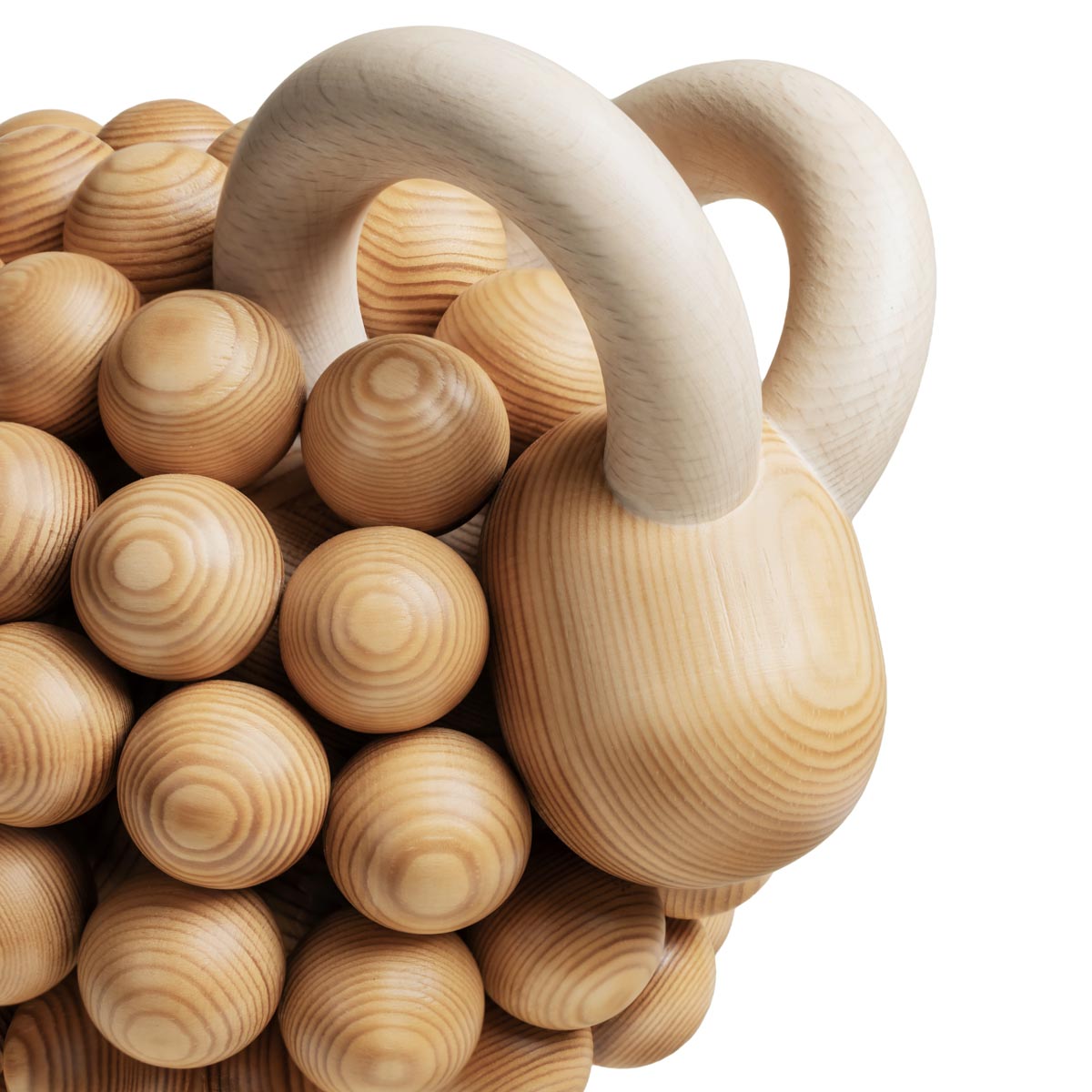 Juhlapässi-veistos, lakattu puu