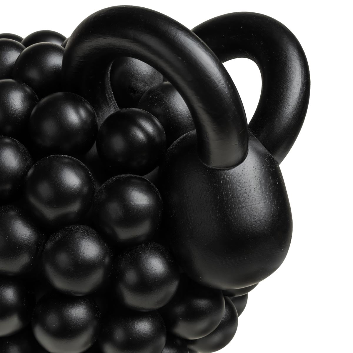 Juhlapässi-veistos, musta