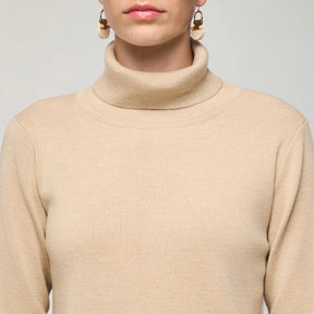 Nomi-pooloneule, 2025, beige