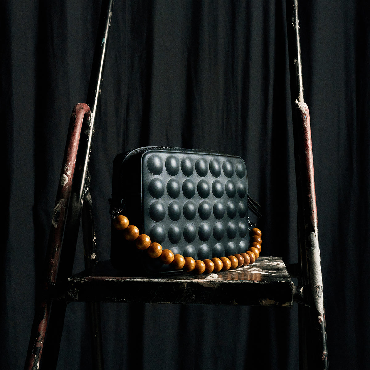 Pop-olkalaukku Auri, musta