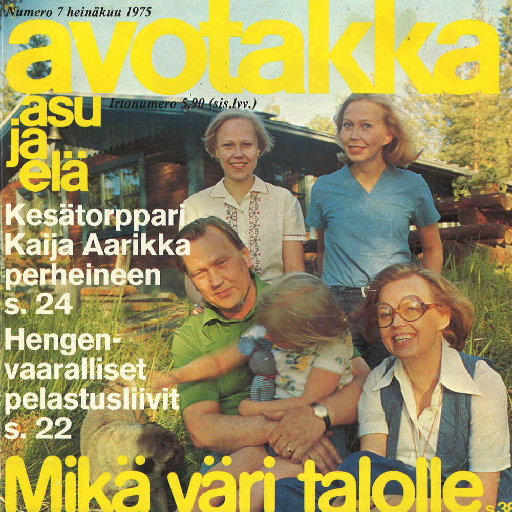 Vanha Avotakka-lehti kannessa Kaija Aarikka perheineen