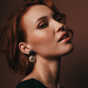 Cecilia-korvakorut, musta ja tammi