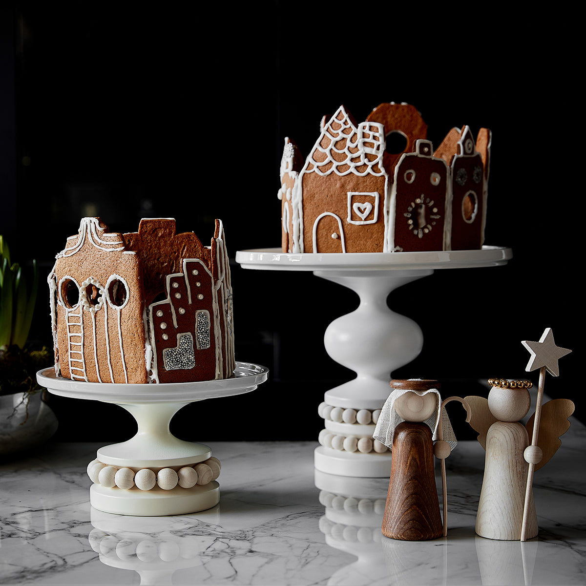 Enkeli Gabriel, 16 cm, lakattu puu